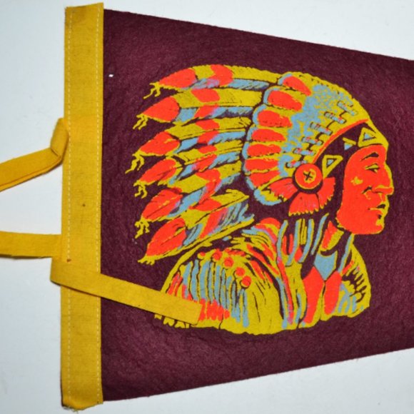 Vintage Souvenir Felt Pennant Mohawk Trail Massachusetts Maroon Yellow - Picture 2 of 4
